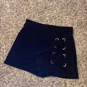 Super cute black skort